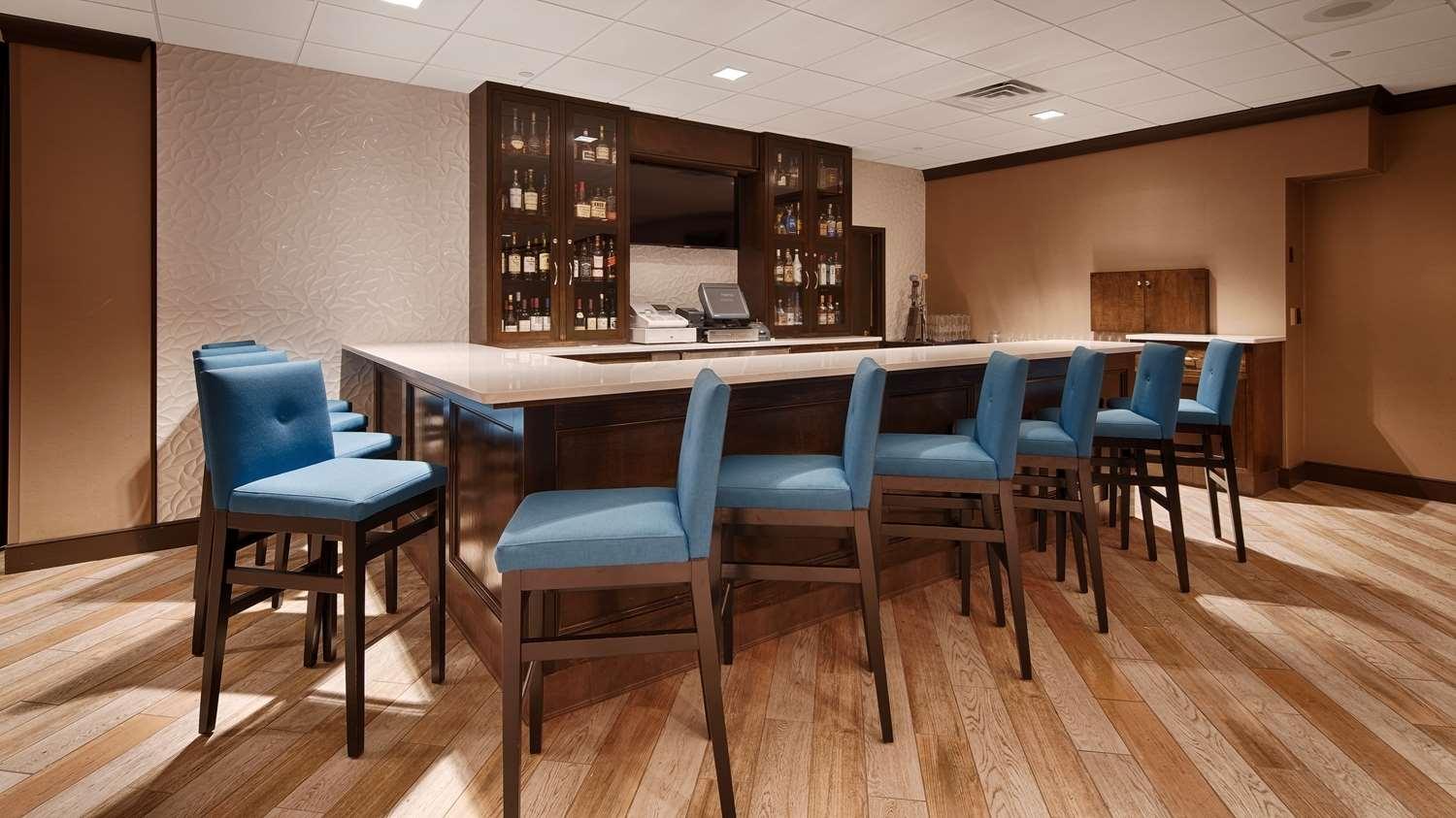 Best Western Plus Kingston Hotel And Conference Center Экстерьер фото