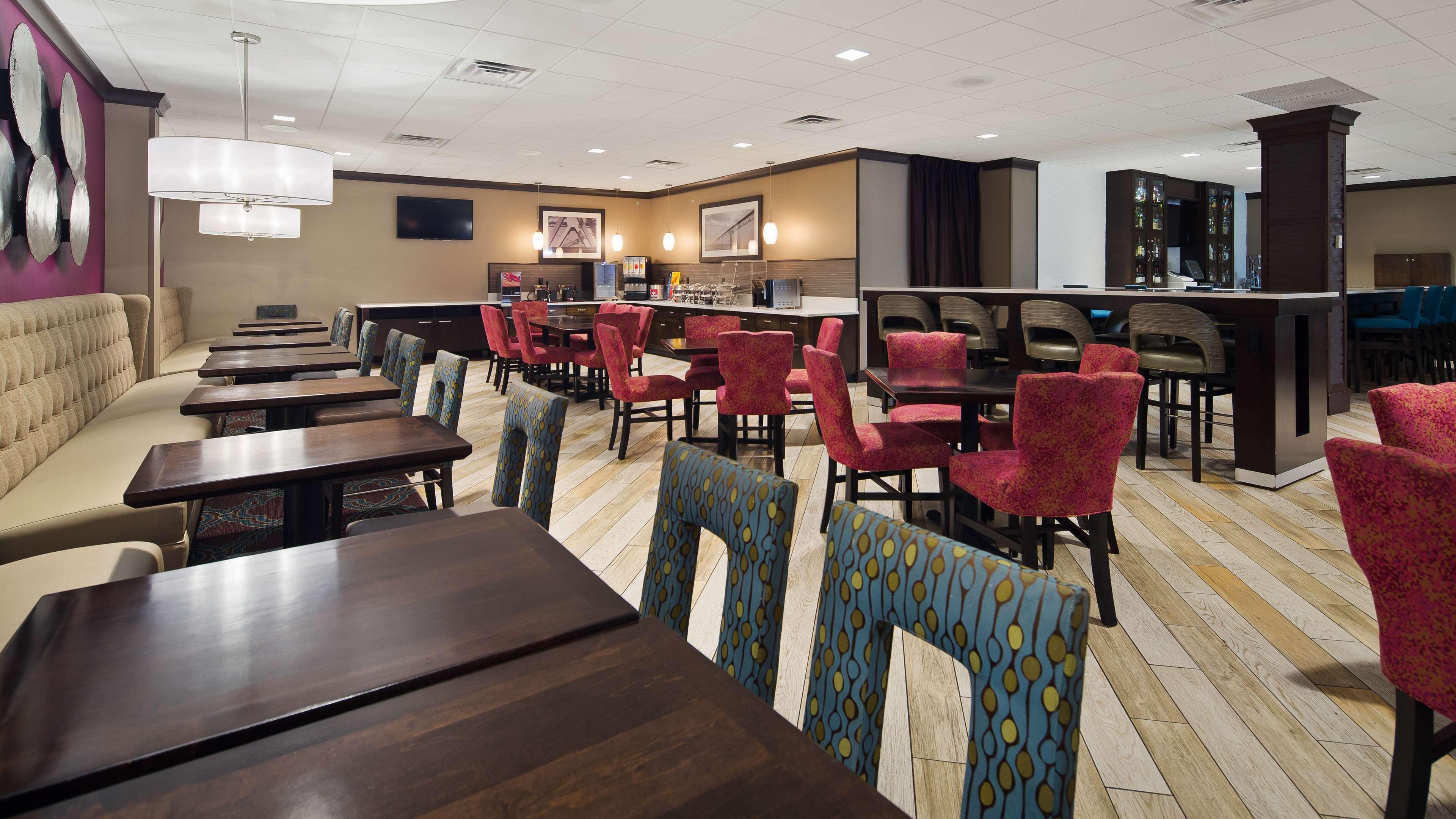 Best Western Plus Kingston Hotel And Conference Center Экстерьер фото
