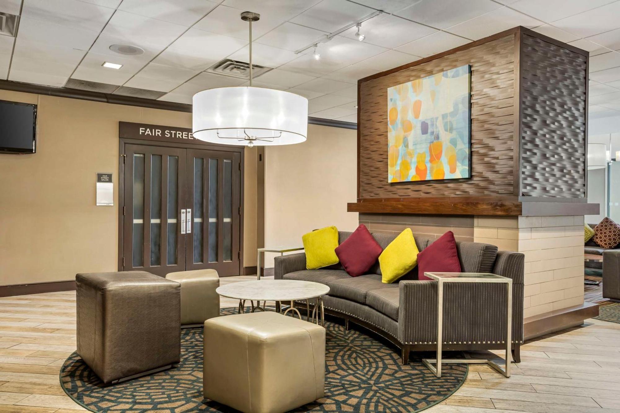 Best Western Plus Kingston Hotel And Conference Center Экстерьер фото