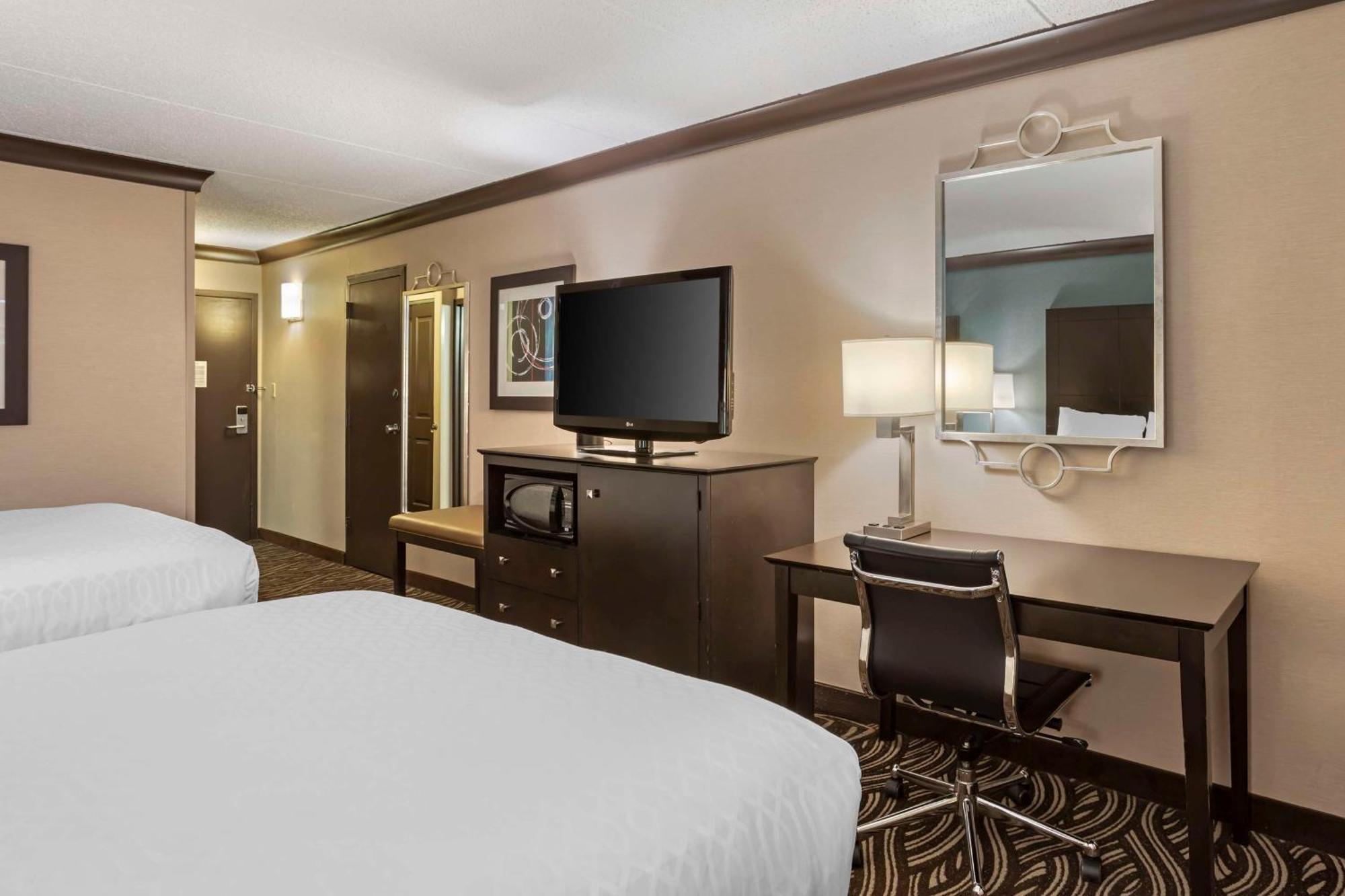 Best Western Plus Kingston Hotel And Conference Center Экстерьер фото