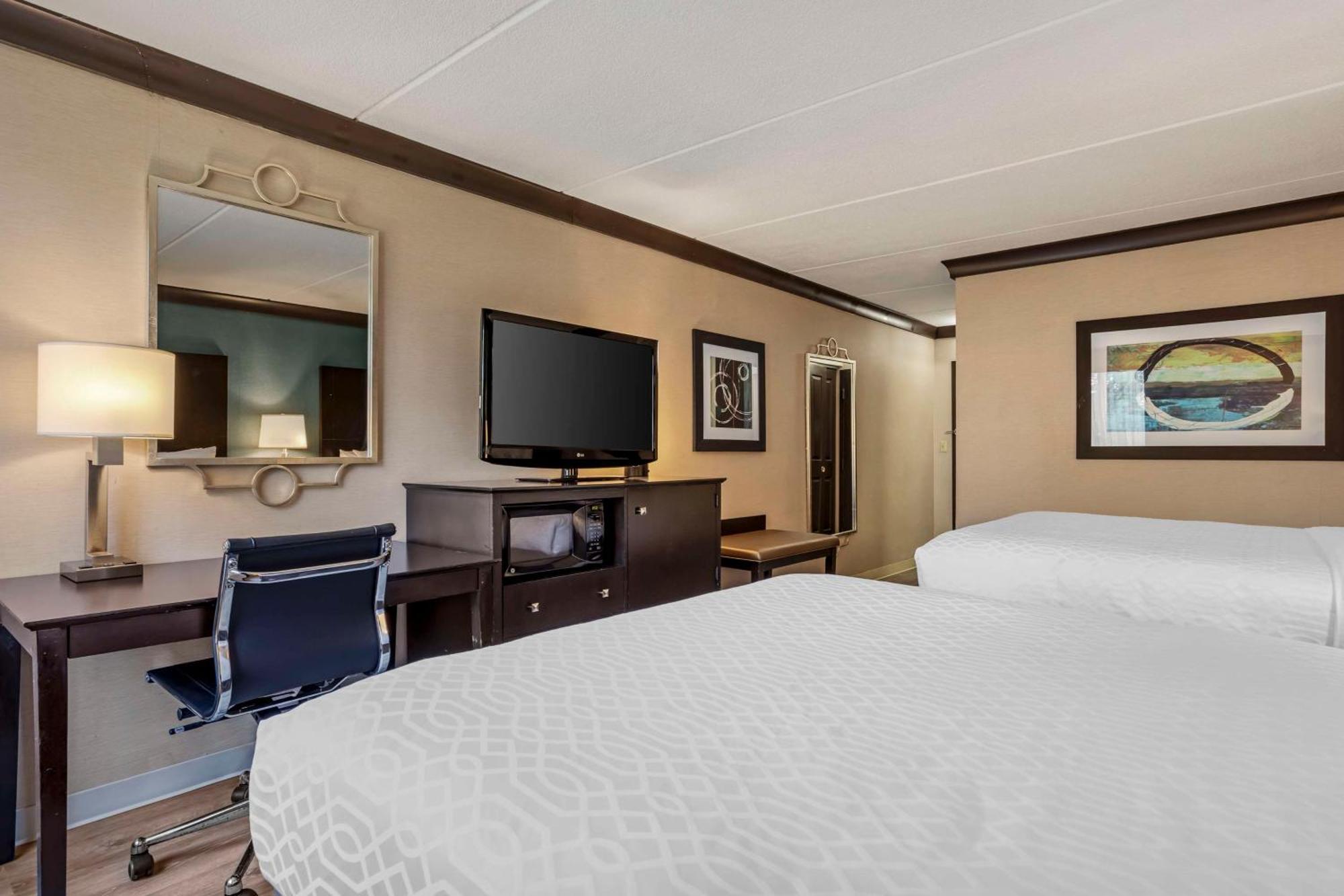 Best Western Plus Kingston Hotel And Conference Center Экстерьер фото