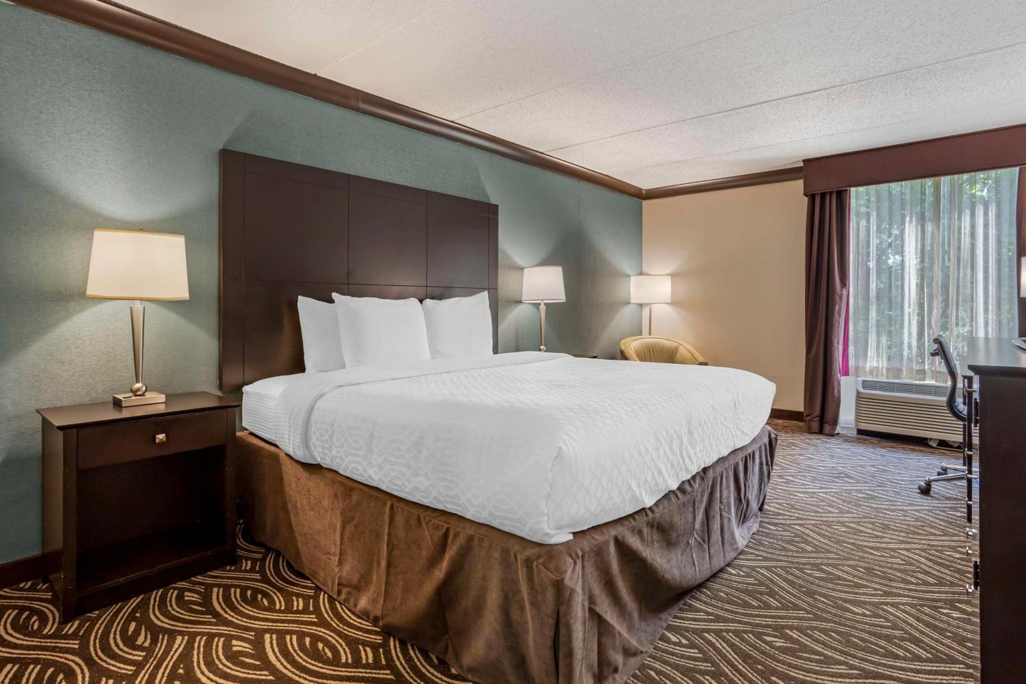 Best Western Plus Kingston Hotel And Conference Center Экстерьер фото
