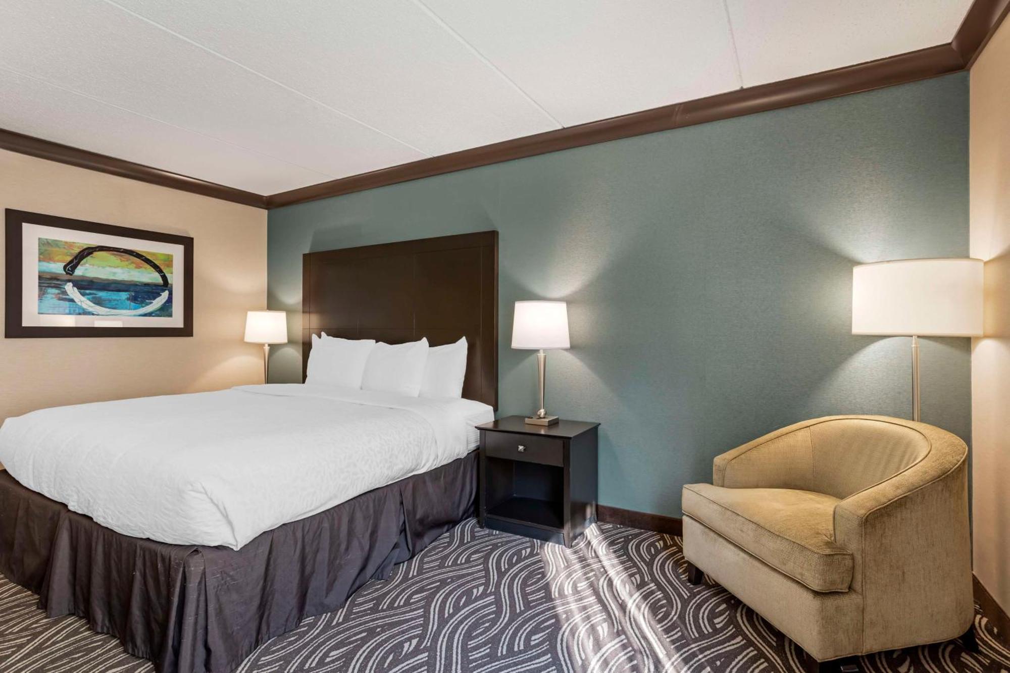 Best Western Plus Kingston Hotel And Conference Center Экстерьер фото