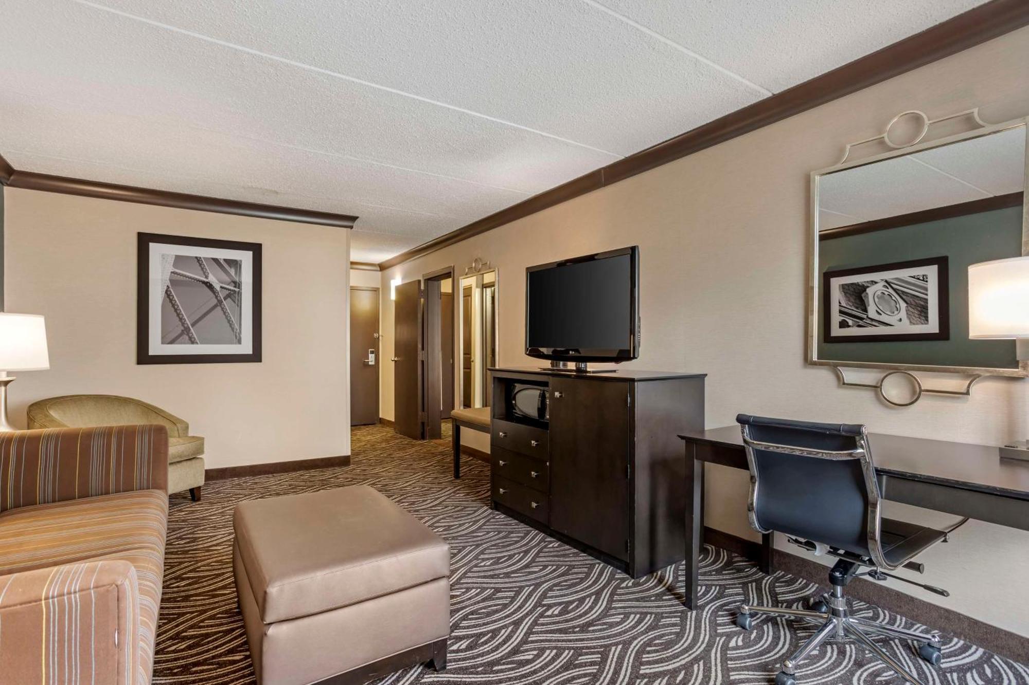Best Western Plus Kingston Hotel And Conference Center Экстерьер фото