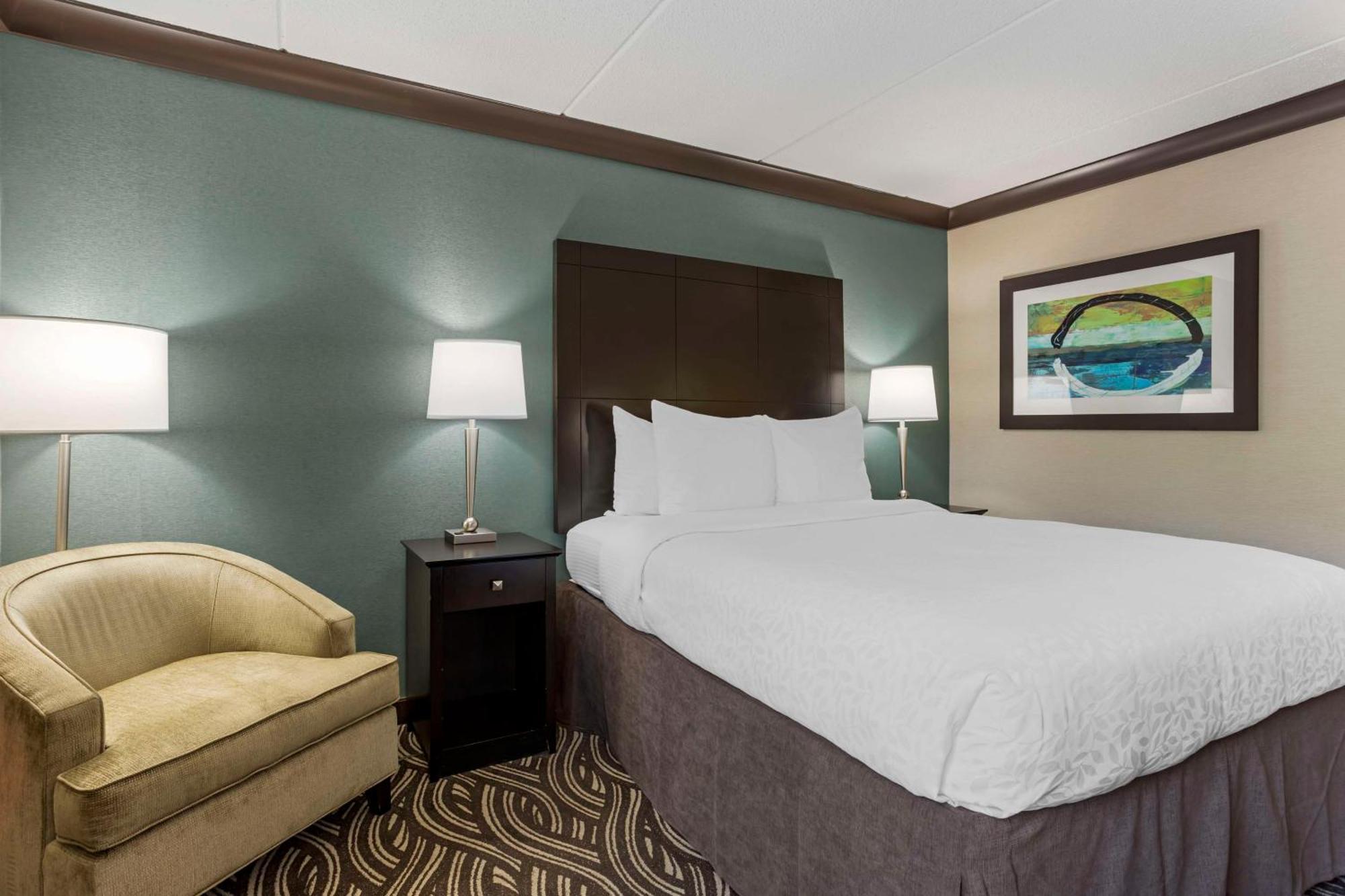 Best Western Plus Kingston Hotel And Conference Center Экстерьер фото