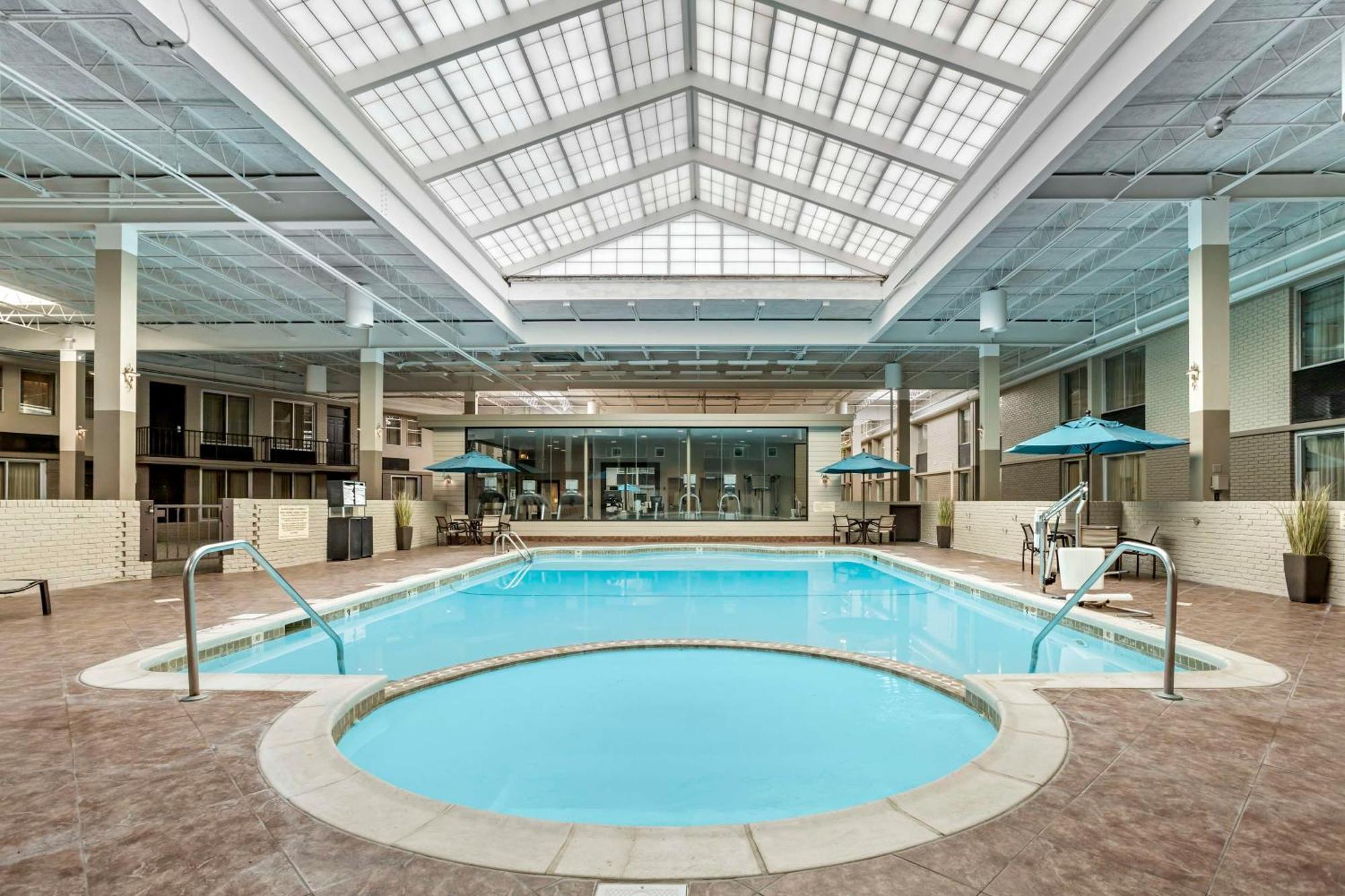 Best Western Plus Kingston Hotel And Conference Center Экстерьер фото