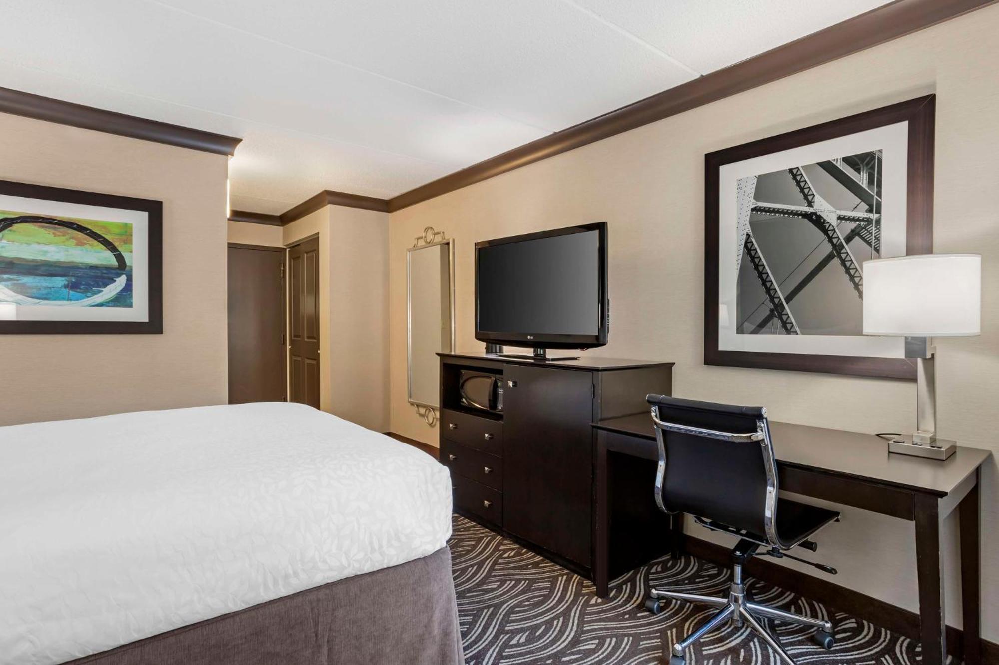 Best Western Plus Kingston Hotel And Conference Center Экстерьер фото