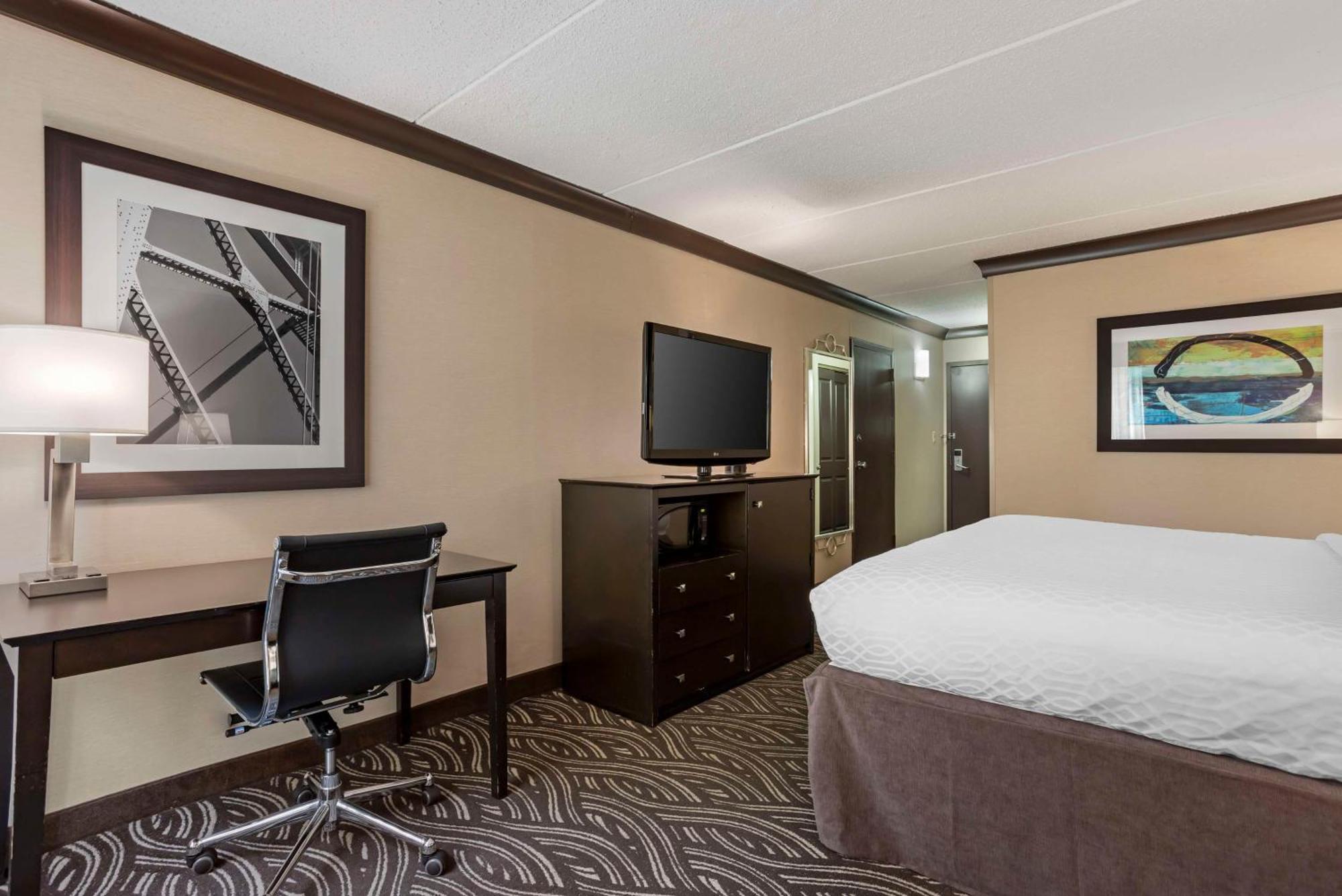 Best Western Plus Kingston Hotel And Conference Center Экстерьер фото