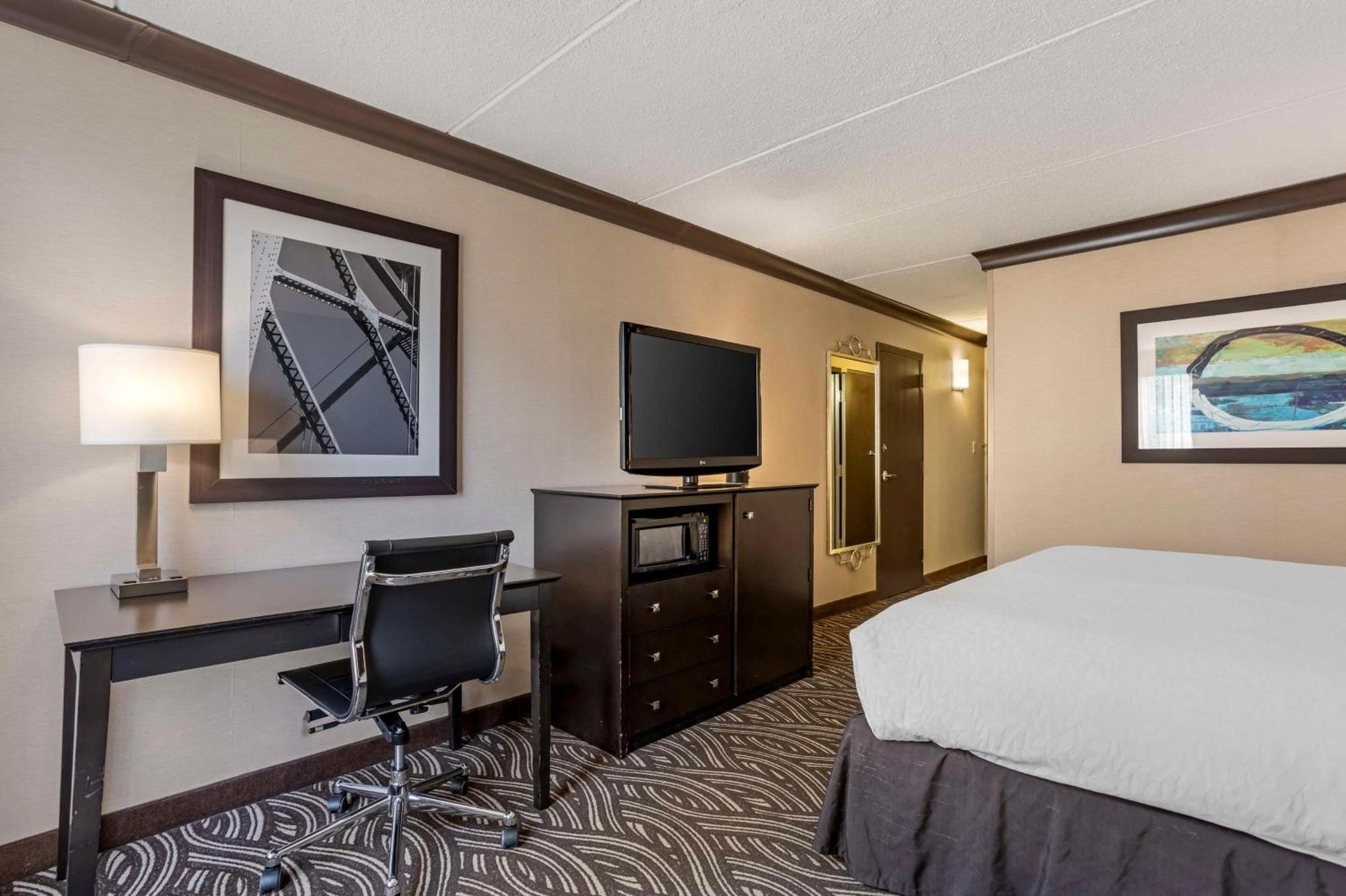 Best Western Plus Kingston Hotel And Conference Center Экстерьер фото