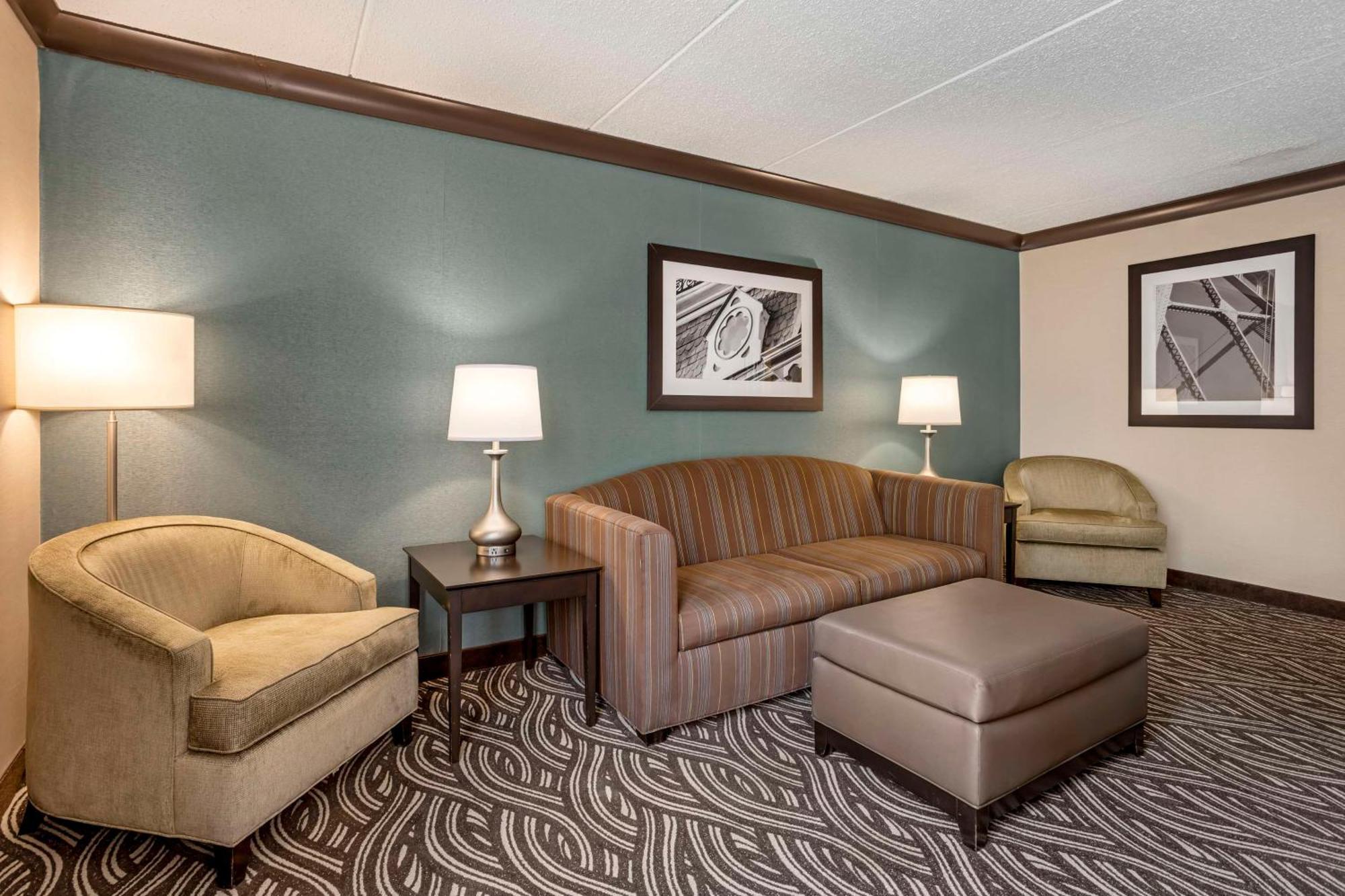 Best Western Plus Kingston Hotel And Conference Center Экстерьер фото