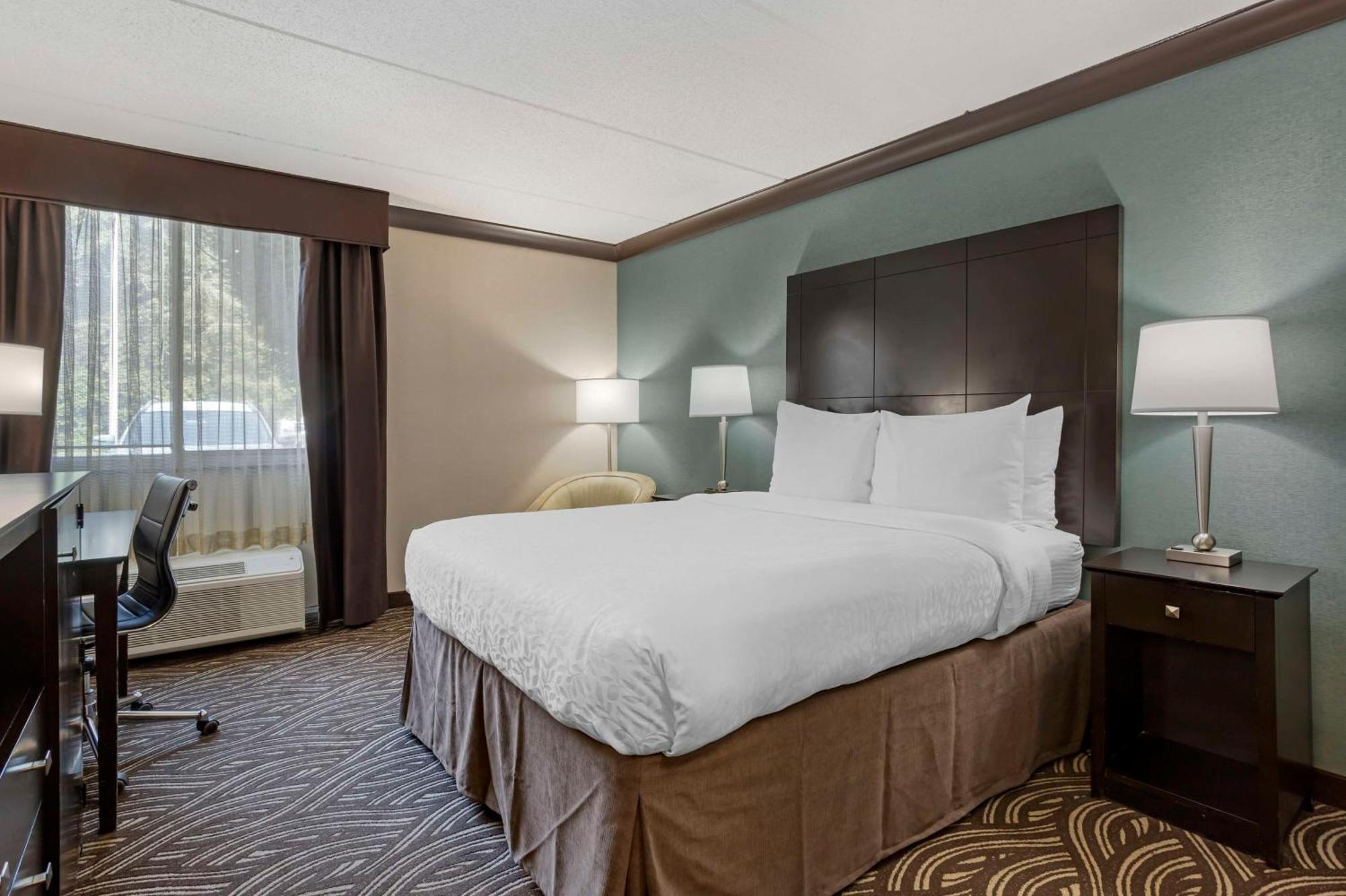 Best Western Plus Kingston Hotel And Conference Center Экстерьер фото