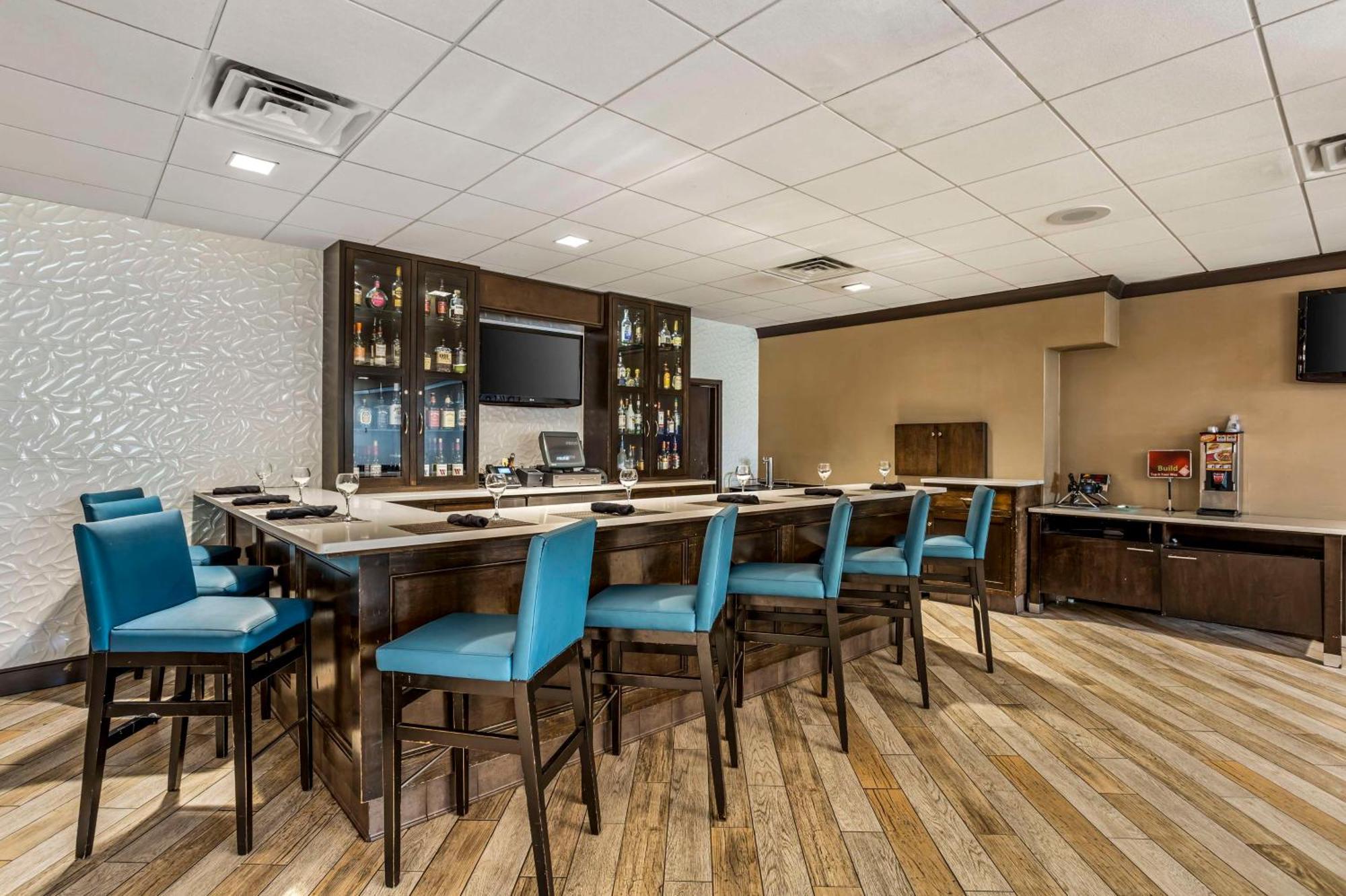 Best Western Plus Kingston Hotel And Conference Center Экстерьер фото